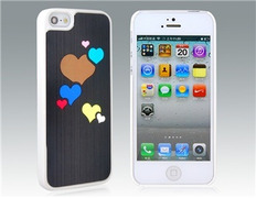 Carcasa protectora Corazones para iPhone 5 Negra